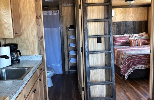 Glen Rose Cabin | Dinosaur Valley RV Park Cabin 3