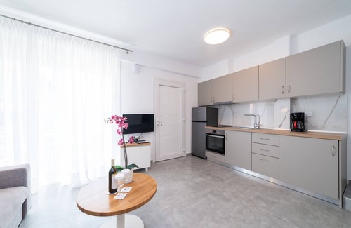 Paralia Ofryniou Apartment | Dionysos Residential Complex