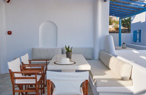 Piso Livadi House | Dionysus | 2 Bedroom Family Apartment with Sea View and Patio, Cleopatra Homes P