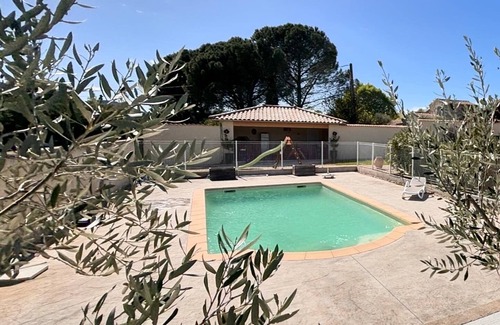 Ruoms Ski Chalet | Direct access Via Ardèche, chalet with all comforts, swimming pool, air conditioning