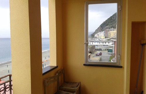 Fornaci Apartment | direct apartment on the sea