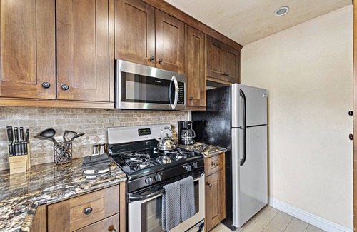 Laguna Beach Condo | Direct Beach access/Ocean View Performing Arts Haven