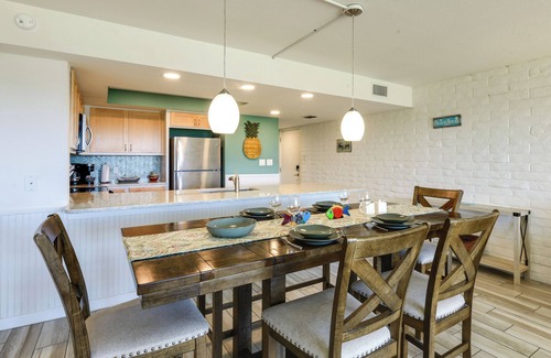 Port Aransas Condo | Direct Beach Access: Sunny Port Aransas Condo