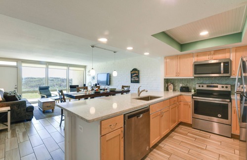 Port Aransas Condo | Direct Beach Access: Sunny Port Aransas Condo