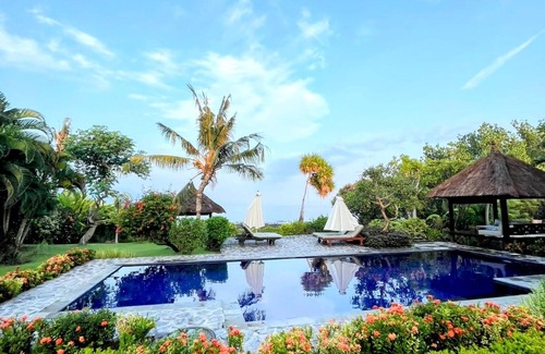 Umeanyar Villa | Direct beachfront 4BR/BR villa in tropical garden. Villa chef, villa pool, WiFi