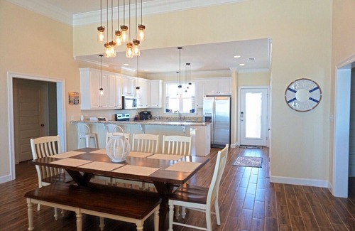 Dauphin Island House | Direct Gulf Front- Soft Sand, Warm Waves, Total Relaxation