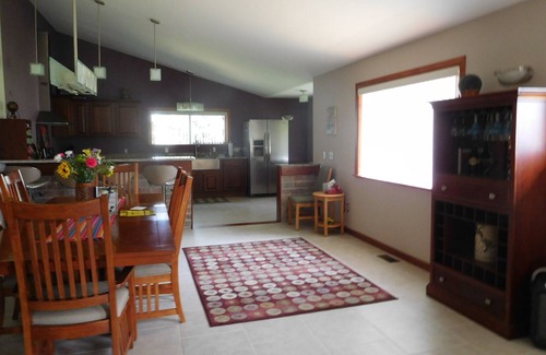 Arcadia House | DIRECT Lake Michigan Access! WALK to Beach! Arcadia BLUFFS 2mi! 2 SEPARATE UNITS
