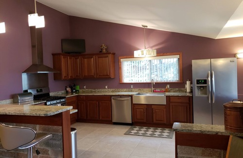 Arcadia House | DIRECT Lake Michigan Access! WALK to Beach! Arcadia BLUFFS 2mi! 2 SEPARATE UNITS