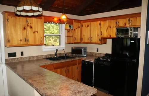Wakefield House | DIRECT Lake Waterfront - Peace and quiet; dog friendly!