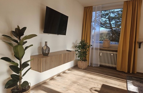 Tutzing Apartment | Direct lakeside location with lake view