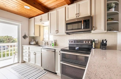 Melbourne Beach House | 🌅 Direct OCEAN-FRONT townhome - Stone throw to the waves 🌊