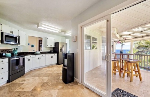 Keaau House | โ๏ธ๐ Direct Ocean front ~The Views! Pool, AC all rooms- spacious! Wow!