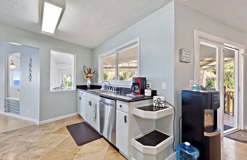 Keaau House | โ๏ธ๐ Direct Ocean front ~The Views! Pool, AC all rooms- spacious! Wow!
