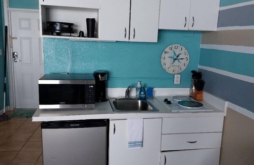 East Daytona Condo | DIRECT OCEAN FRONT Awesome view Sleeps up to 4. BEAUTIFUL