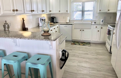 North Truro Condo | DIRECT OCEAN FRONT! Sleeps 6, 2.5 baths, 4 Parking, Spacious-Luxurious