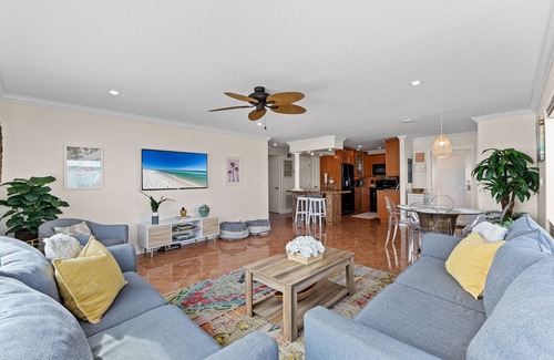 Hollywood Condo | Direct Ocean View & Beach Access + Free Parking