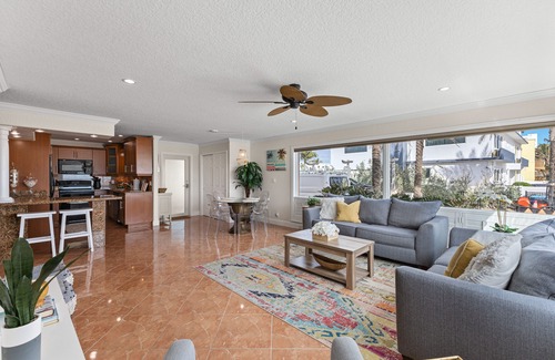 Hollywood Condo | Direct Ocean View & Beach Access + Free Parking