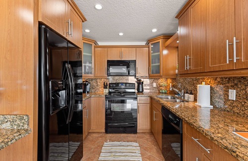 Hollywood Condo | Direct Ocean View & Beach Access + Free Parking