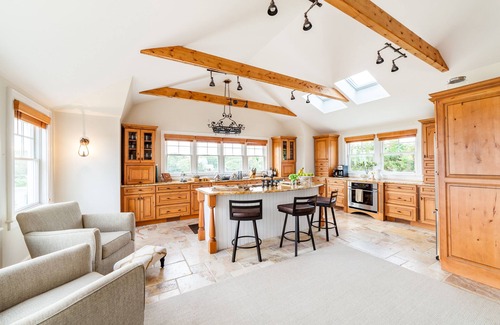 Katama House | DIRECT OCEAN VIEWS OF SOUTH BEACH/KATAMA BAY!