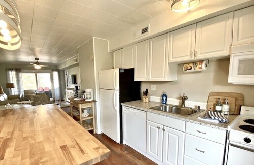 Dewey Beach Condo | Direct Ocean Views from your bed & screened-in deck.Pet friendly! 2br 2bth