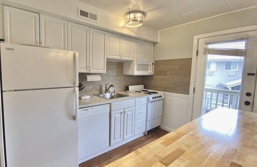 Dewey Beach Condo | Direct Ocean Views from your bed & screened-in deck.Pet friendly! 2br 2bth