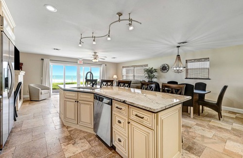 Floridana Beach House | Direct Oceanfront Heavenly Retreat/FULLY LICENSED