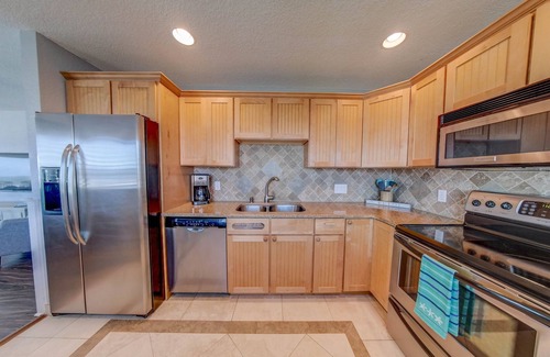 Painters Hill House | Direct Oceanfront~Deck~King Bed~Beach