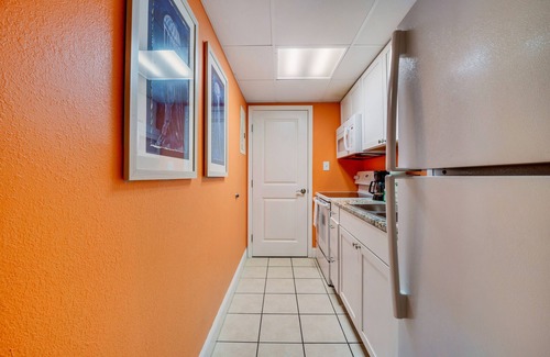 Myrtle Beach Resort | Direct oceanfront, separate bedroom, full kitchen - rates lower than last year !