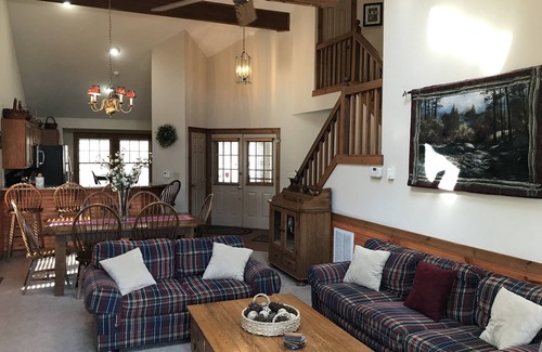 Tannersville House | “DIRECT VIEW OF CAMELBACK MOUNTAIN!” BEAUTIFUL 5 ⭐️ 4bd 3bth SINGLE FAMILY HOME!