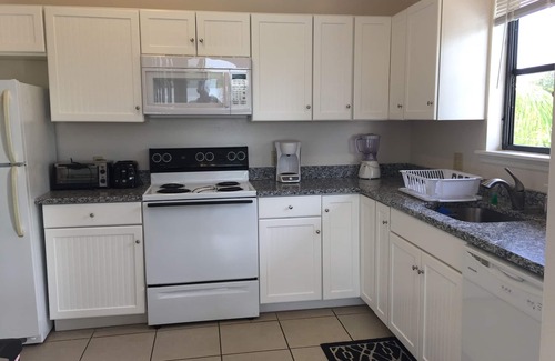 Mid Island House | Direct Waterfront House (20-0336)