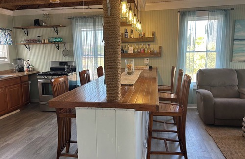 Morgan Point Cottage | Direct waterfront cottage on private sandy beach