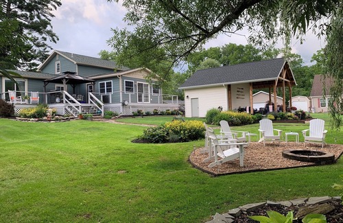 Waterloo House | Direct Waterfront private house, NEW 40ft dock w/power, sleeps 8 in Wine Country
