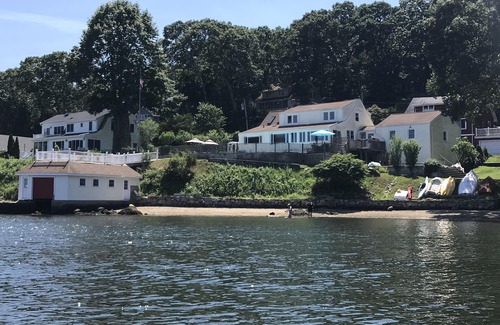 Niantic House | Direct waterfront vacation rental, family friendly, pets allowed