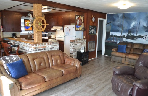 Sunbury Cottage | Direct Waterfront w/Private Dock! Fisherman's Cottage at Sunbury-Near Savannah