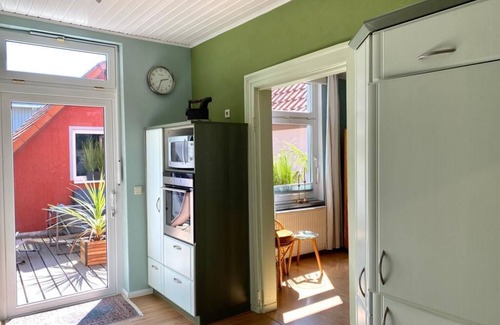 Neubrandenburg Apartment | Directly in the city center, 95sqm lovely apartment/1OG with large south-facing terrace, 900m to the lake