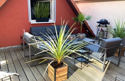 Neubrandenburg Apartment | Directly in the city center, 95sqm lovely apartment/1OG with large south-facing terrace, 900m to the lake