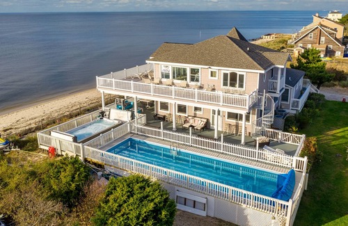 Del Haven House | Directly on a Private Beach! 40-ft Heated Pool + Huge Swim Spa/Resistance Pool