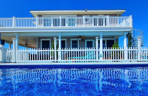 Del Haven House | Directly on a Private Beach! 40-ft Heated Pool + Huge Swim Spa/Resistance Pool