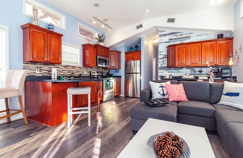 Bainbridge Boat Rental | Directly on Flint River w/Deck for Fishing, 2-BR boathouse-10% weekly discount!