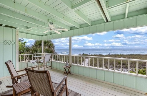 Englewood Condo | DIRECTLY ON PRIVATE BEACH! AMAZING PANORAMIC GULF VIEWS! MODERN, COZY CONDO.