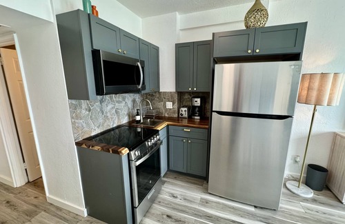 Mid Beach Condo | Directly on the Beach – Pool & Ocean View
