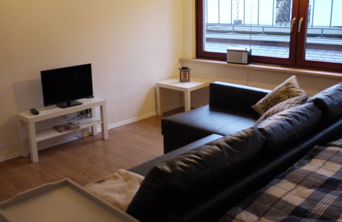 Eißendorf Apartment | Directly on the city park, ideal for walks and visits in MidSommerland