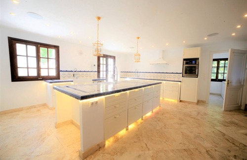 New Golden Mile House | Directly on the Golf course.Huge Golf and Spa Mansion 8 min from Puerto Banus