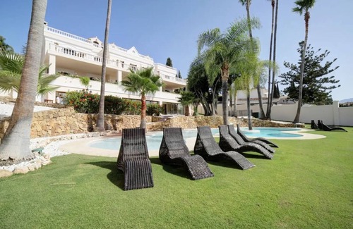 New Golden Mile House | Directly on the Golf course.Huge Golf and Spa Mansion 8 min from Puerto Banus