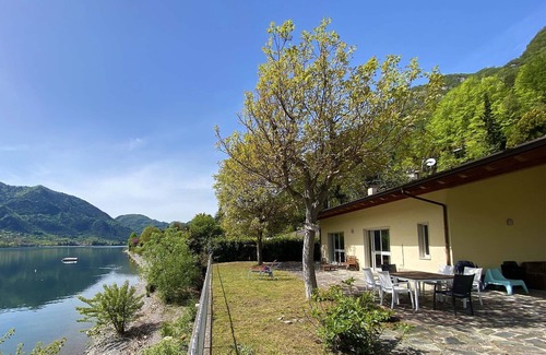 Idro House | Directly on the lake with garden