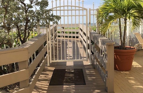 Vanderbilt Beach Condo | Directly on Vanderbilt Beach