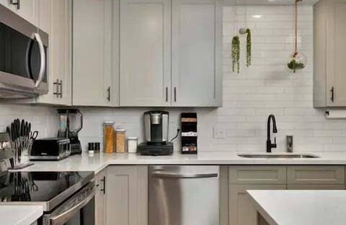 Medical Center District House | Director's Cut - A Birdy Vacation Rental