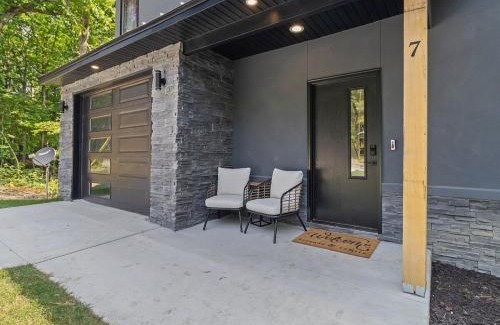 Bella Vista Ski Chalet | Dirt Merchant Chalet Trail Access Hot Tub on Back 40 Trail