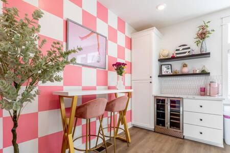 Cleveland Park House | Disco Dollhouse - East Nashville + 2 8 mi Downtown