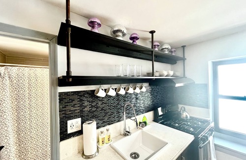 Chelsea Apartment | Disco House - Comfortable Beds - Steps to Highline